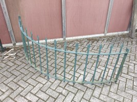 dubbele smeedijzeren sierpoort met halfrond hekwerk  (5)